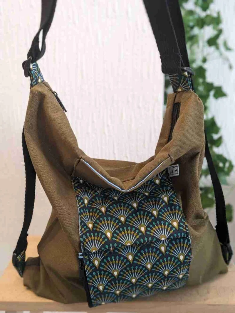 bolso y mochila, verde loneta con detalles